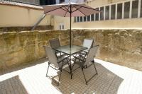 Sunny House with Patio, Walk to Attractions - Bed and Breakfast Vila Nova de Gaia