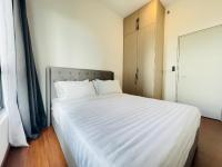 Apartamento de 3 dormitorios con balcón