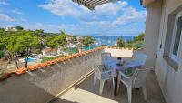 Apartments Šolta - Ferienwohnung Rogač
