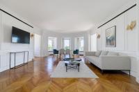 Luxury apartments - Avenue Montaigne - B&B Paris