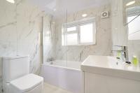 Modern Modern Wembley Abode - Parking - Garden - Sleeps 14 - B&B Londra