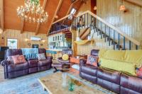 Deck, Mountain Views Colorful Retreat in Vernon! - B&B Vernon