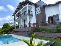 Exclusiva Villa Campestre con Piscina Privada Balcón de Antioquia Eje Cafetero Montenegro, Quindio - Chambres d'hôtes Montenegro