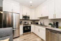 Modern suite near Airport Hospital Henday Town Ctr - Chambres d’hôtes Nisku