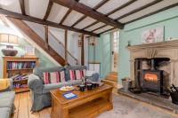 The Cottage on the Square, Wensley - Derbyshire Country Cottage. - Chambres d’hôtes