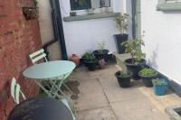 Sleeps 7 Home Blackpool w Free Parking BBq WiFi - B&B