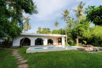 Villa Sungai 3BR in Havana Complex, Need more space for your group, Villa Cactus, just next door, offers 3 more bedrooms with a private pool, book both villas together for up to 12 guests in one peaceful setting - Chambres d'hôtes Lovina