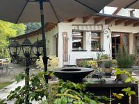 Landgut Seebühne Steigerwald - Guesthouse - B&B Vestenbergsgreuth