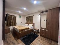 Deluxe Double Room (2 Adults + 1 Child)