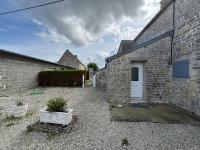 L Ancre Maison séjour spacieux lumineux avec jardin et extérieur aménagé terrain de petanque proche Omaha beach, Grandcamp Maisy et pointe du Hoc - Chambres d'hôtes Saint-Pierre-du-Mont