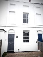 Big PROMO! Central Canterbury City Escape 2BR 2BA House, en-suite, Couples Retreat, Perfect For Families, Students, Relocators FREE Parking Fast WiFi - B&B Canterbury