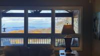 Pet Friendly Chalet With Views - Bed and Breakfast