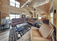 Falling Brook – Cozy Creekside Cabin with Hot Tub, Game Loft & Dog-Friendly Comfort - Chambres d'hôtes Gatlinburg