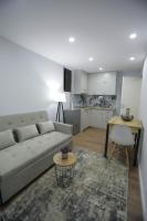 Arlis Apartments - near North and South Terminal - Bed and Breakfast Tirana
