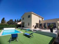 Villa moderne avec Piscine chauffée et 5 chambres - B&B