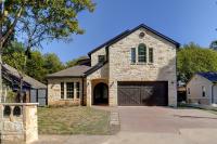 GORGEOUS 5-bd 4ba w Pool, Hot Tub, 2 kitchens, & Game Room Near Dallas Airports! - B&B Irving