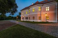 Kaštieľ Nána - Bed and Breakfast Nána