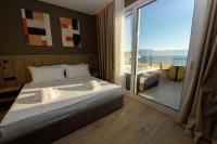 Zimmer mit Queensize-Bett und Meerblick