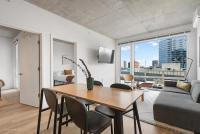 Post Chicago Getaway Ideal 4BR for Groups - B&B