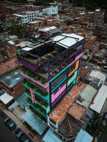 vive la experiencia comuna 13 Medellín INT 304 - B&B Medellín