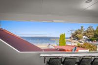 Beach Haven - Gorgeous 2 Bedroom Townhouse Opposite the Beach - B&B