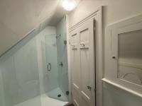 Victorian Bungalow- Near Charming Kerrisdale & Dunbar- Boutique Shopping Streets - Ferienwohnung Vancouver