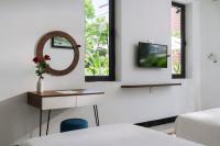 Deluxe Poolside Triple Room