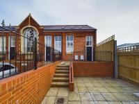 Luxury Town Centre Stay 2-Bed Chapel Conversion with Private Parking - B&B