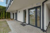Stylowy Apartament w Niechorzu Blisko Morza z Klimatyzacją i Parkingiem by Noclegi Renters - B&B