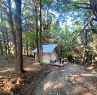 Rustic Safari Tent on a Wonderful Farm Surrounded by Nature for an Amazing Glamping Experience in Otego, New York - Chambres d'hôtes Otego