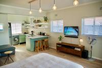 Bright, Modern Studio Apartment - Ferienwohnung Kapstadt