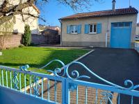 Chez Tata Malou - Maison avec jardin, cour fermée, proche toutes commodités - B&B Saint-Julien-Chapteuil