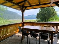 Pensiunea Turistică La Tei - Chambres d’hôtes