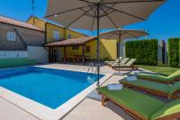 Villa Dajana, a cozy pet friendly Villa minutes from the beach - B&B Juršići