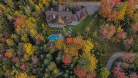 Executive Plus 52 - beautiful spacious log home with private hot tub pool - B&B