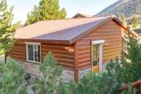 Cozy Island Park Cabin, 20 Mi to Yellowstone! - Bed and Breakfast Island Park