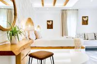 Luxury triple room with sea view and jacuzzi