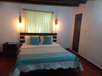Zimmer mit Kingsize-Bett