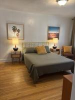 Cozy Apartment Two in Hollywood! - Bed and Breakfast Los Angeles