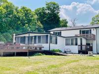 Lake Escape with paddle boards, fire pit & game room - Bed and Breakfast