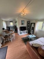 The Lodge, dog friendly rural retreat - B&B Llandeilo