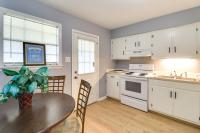 Walk to Eats & Entertainment: Home in Brookhaven - B&B Brookhaven