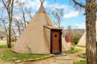 Yellow Flower - Tipi 5 - B&B New Braunfels