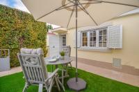 Cozy Studio with Terrace - 800m from the beach - Chambres d'hôtes Parede