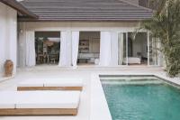 Designer 3BR Villa Tropical Stay Near Canggu - Chambres d’hôtes Kerobokan