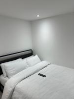 QB Stylish 2 Bedroom Apartment - Smart TV - Wifi - Parking - Bed and Breakfast