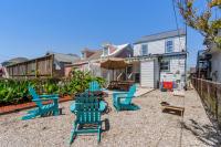3BD Retreat - Firepit & Games - Near Beach - B&B