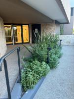 charmant 3 pièces neuf SUR JARDIN piscine débordement en Rooftop VUE MER ET MONTAGNES parking gratuit climatisation 2 CHAMBRES - B&B Villeneuve-Loubet