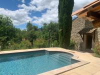Mas ancien sans vis-à-vis avec piscine chauffé dans les collines - B&B Les Pilles