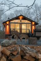 Modern Retreat Poconos 3BR Fire Pit Skiing - Ferienwohnung